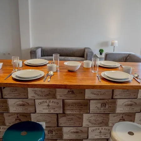 Maximinos - Close To The Train Station Apartment *