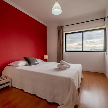 Maximinos - Close To The Train Station * Braga